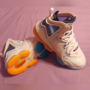 Lebron 19